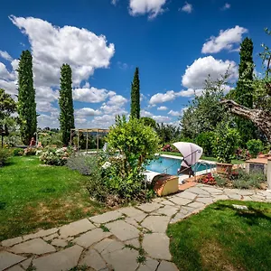 https://villa-dei-pavoni.it-tuscanyhotel.com